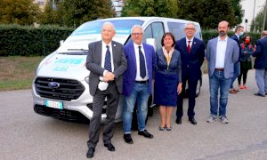 Alba, l'Avis ha inaugurato due nuovi automezzi acquistati grazie alla generosità di tanti