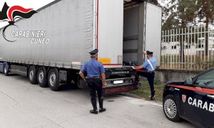 Si erano nascosti su un tir sperando di raggiungere la Francia: sei clandestini fermati a Mondovì