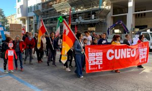 Cuneo, la piazza contro il ‘Governo dei padroni’ si divide in due: 