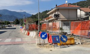 Rifreddo, al via i lavori per la sistemazione dei marciapiedi sul lato sinistro di via Roma