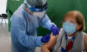 Terze dosi, da domani tocca agli over 60: accesso diretto in 50 centri vaccinali