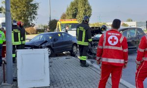 Scontro tra due auto a San Rocco di Bernezzo, sul posto 118 e Vigili del Fuoco