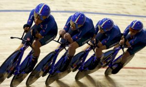 Elisa Balsamo in corsa per l'oro nell'inseguimento ai Mondiali di ciclismo su pista a Roubaix