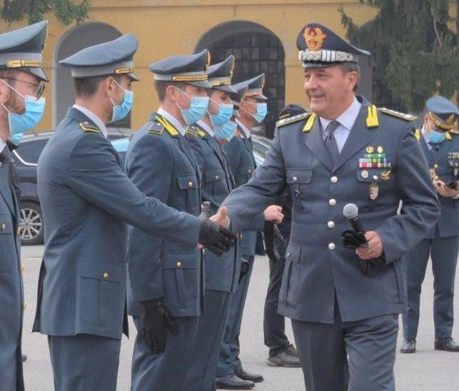 Il comandante interregionale della Guardia di Finanza visita le fiamme gialle di Cuneo