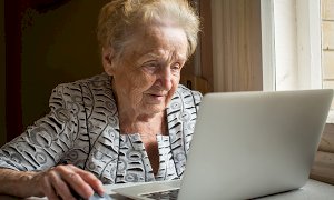 Terza dose, da oggi prenotazioni online per la fascia 60-79 anni