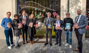 Ad Alba le vetrine “nocciolose” salutano i visitatori della Fiera