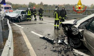 Incidente frontale tra due auto a Castelletto Stura: ci sono tre feriti