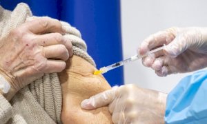 Campagna vaccinale, al via la terza dose per gli over 80 anche nei centri periferici