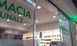 Vaccino anti Covid, da oggi terza dose anche in farmacia per la fascia 60-79 anni