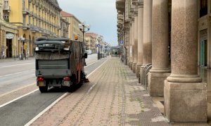 Cuneo, sospeso il servizio di pulizia strade con autospazzatrice: decadono anche i divieti di sosta