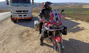 Due motociclisti del Bemar Racing sono sbarcati in Marocco, ora si avventureranno verso le dune di Merzouga