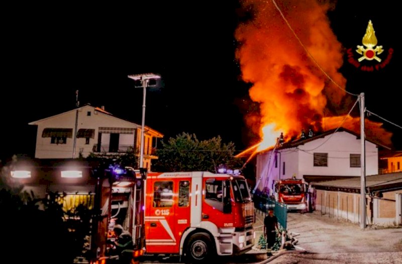 Incendio in una cascina a Busca, immagine di repertorio