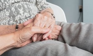 Rette Rsa, nessun aumento a carico delle famiglie: eventuali maggiori costi a carico della Regione