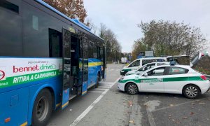 Bra, episodi di bullismo sugli autobus della scuola: la Polizia locale identifica un centinaio di studenti