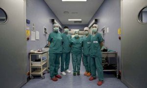 Proroga di un anno per i sanitari assunti con contratto a tempo determinato nella prima fase della pandemia