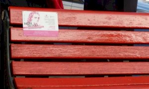 A Scarnafigi si inaugura una nuova panchina rossa