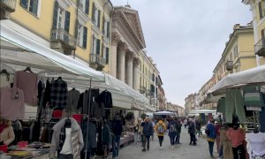 Ci sono 'Sci in piazza' e 'IllumiNatale', parte del mercato del venerdì si sposta in via Roma