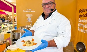 Riso e frutta di stagione al mercato di Campagna Amica a Cuneo