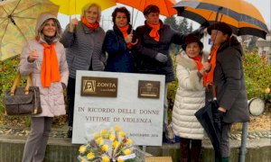 Cuneo, le rose gialle dello Zonta per le donne vittime di violenza