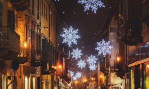 Bra accende il Natale: luminarie con nuovi allestimenti a terra nel centro città