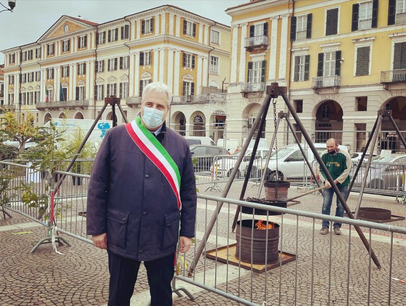 Cuneo, il sindaco ha deciso: “Dall’8 dicembre mascherine all’aperto”
