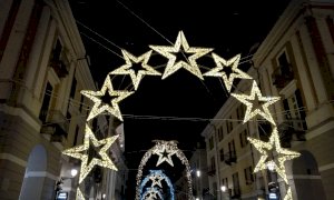 Cuneo accende le luci e prepara il suo Natale ‘quasi normale’