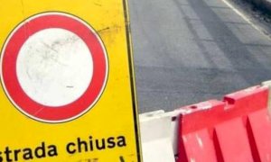 A Castellinaldo la provinciale è troppo stretta: arriva il divieto per i mezzi pesanti