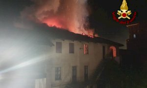 Incendio all'alba a Pollenzo, sul posto i Vigili del Fuoco