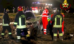 Incidente a Villafalletto, intervento dei vigili del fuoco per estrarre un uomo dalle lamiere