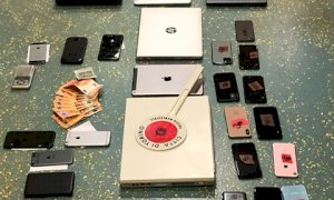 Sequestro a Levaldigi, scoperto un traffico di telefonini e tablet rubati verso il Marocco
