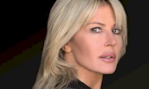 Teatro: rinviato al 22 aprile lo spettacolo “Parlami d’amore” con Nathalie Caldonazzo