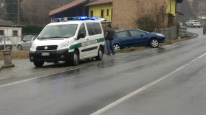 Neopatentato esce di strada, scatta il ritiro della patente