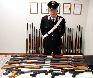 Denunciato operaio per lesioni personali colpose ed importazione illegale di armi