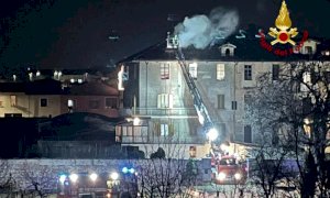 Busca, pompieri al lavoro per l’incendio di un camino