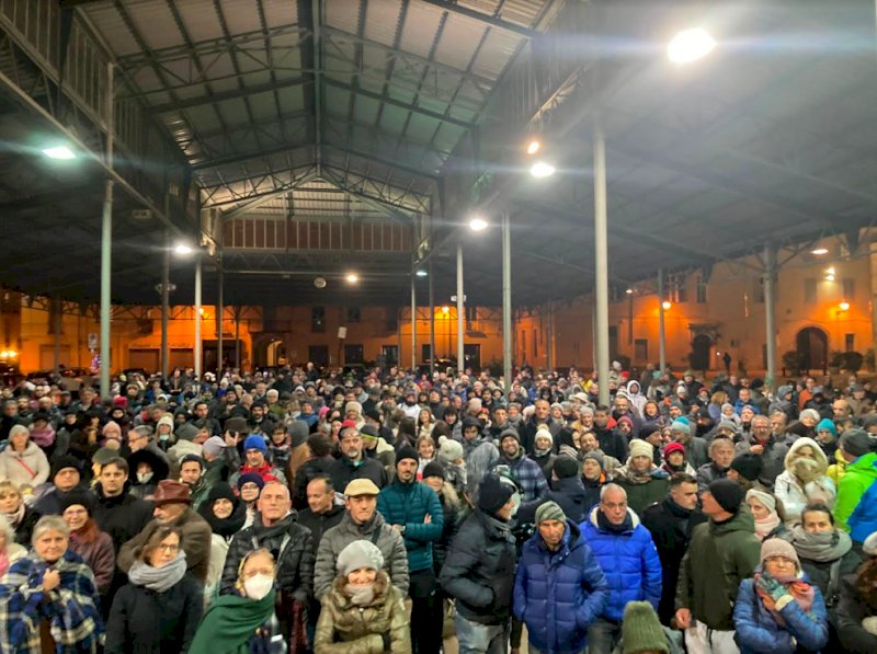 Cuneo, i no pass tornano in piazza: annunciata la presenza della saluzzese in sciopero della fame