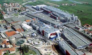 Cattivi odori dalla ex Burgo, l'azienda ha avviato interventi sui “camini” per risolvere il problema