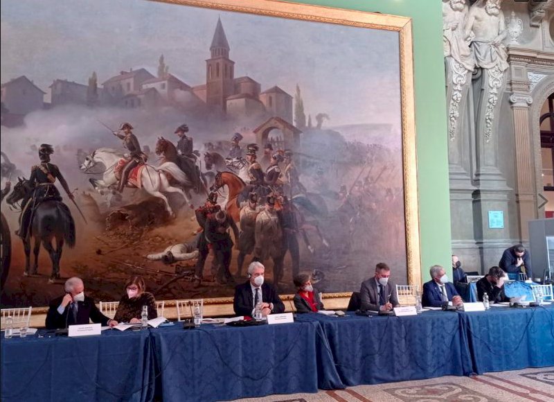 Il presidente Borgna al centro del tavolo (foto Provincia)