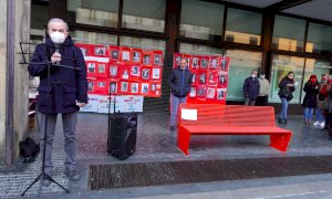 Bra, inaugurata una panchina rossa in memoria di una donna del posto vittima di violenza