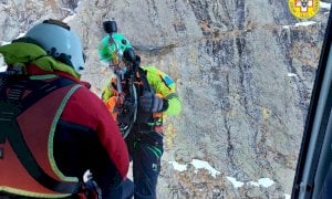 Ghiacciatore ferito a Valdieri, lo recupera l’elicottero del Soccorso Alpino