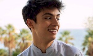 Stasera il debutto di Matteo Romano a Sanremo: sarà il quinto artista ad esibirsi