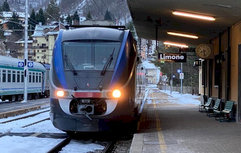 Treni Tenda-Limone-Cuneo, nuove proteste sugli orari: "È così difficile per la Regione fare le cose bene?" 