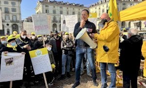 Agricoltori cuneesi in prima linea nel “blitz” di Coldiretti a Torino: “Basta rincari e speculazioni”