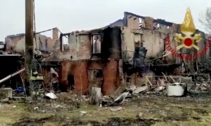 Incendio in una cascina a Ceva, ancora in corso le operazioni di smassamento (VIDEO)