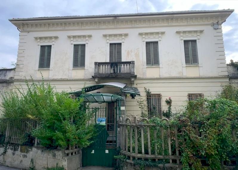 "Villa Invernizzi in stato di abbandono: quali iniziative intende intraprendere l'amministrazione?"