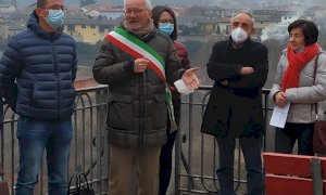 Inaugurata a Dronero una nuova panchina rossa contro la violenza sulle donne