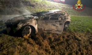 Auto a fuoco nella notte a Marene