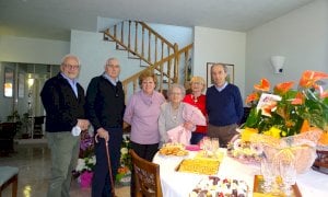 Bra, nonna Maria compie cent’anni: gran festa con la famiglia e il sindaco