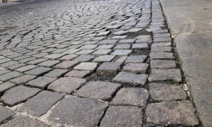 Bra: chiude al transito per una settimana via Parpera