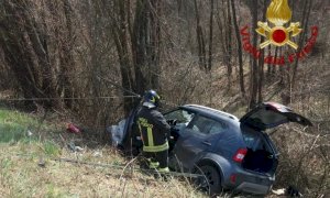 Auto fuori strada sulla Statale 28 a Torre Mondovì