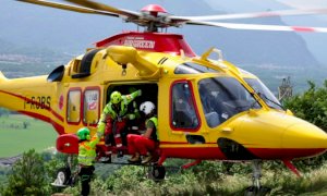 Resta schiacciato da un trattore a Priola, grave un ottantenne